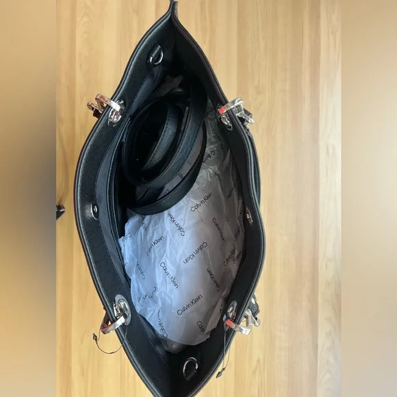 CALVIN KLEIN - purse color black leather with silver hardware. - Picture 6 of 15